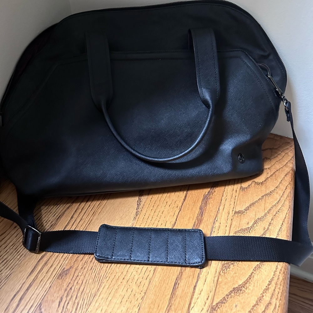 Lululemon gym or laptop bag!